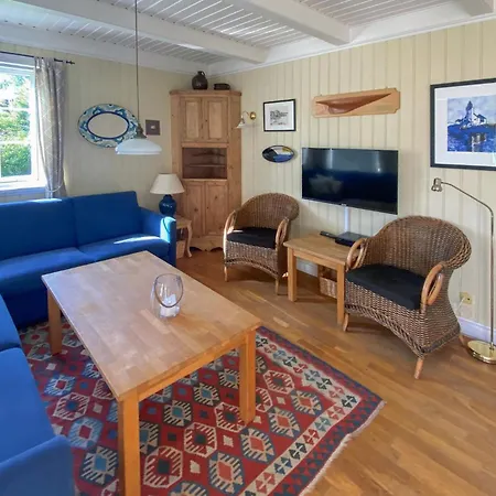 Gorgeous In Homborsund With Kitchen Hébergement de vacances Jordtveit