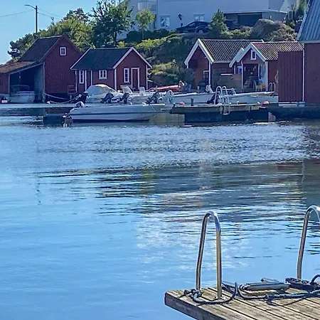 Gorgeous In Homborsund With Kitchen בית נופש