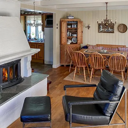 Gorgeous In Homborsund With Kitchen Сasa de vacaciones *